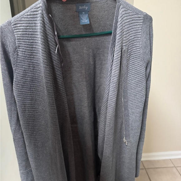 Elegant Gray Women's Cardigan - Picture 2 of 6
